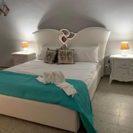 La Casetta Apartment แตร์มินิ อิเมเรเซ ภายนอก รูปภาพ