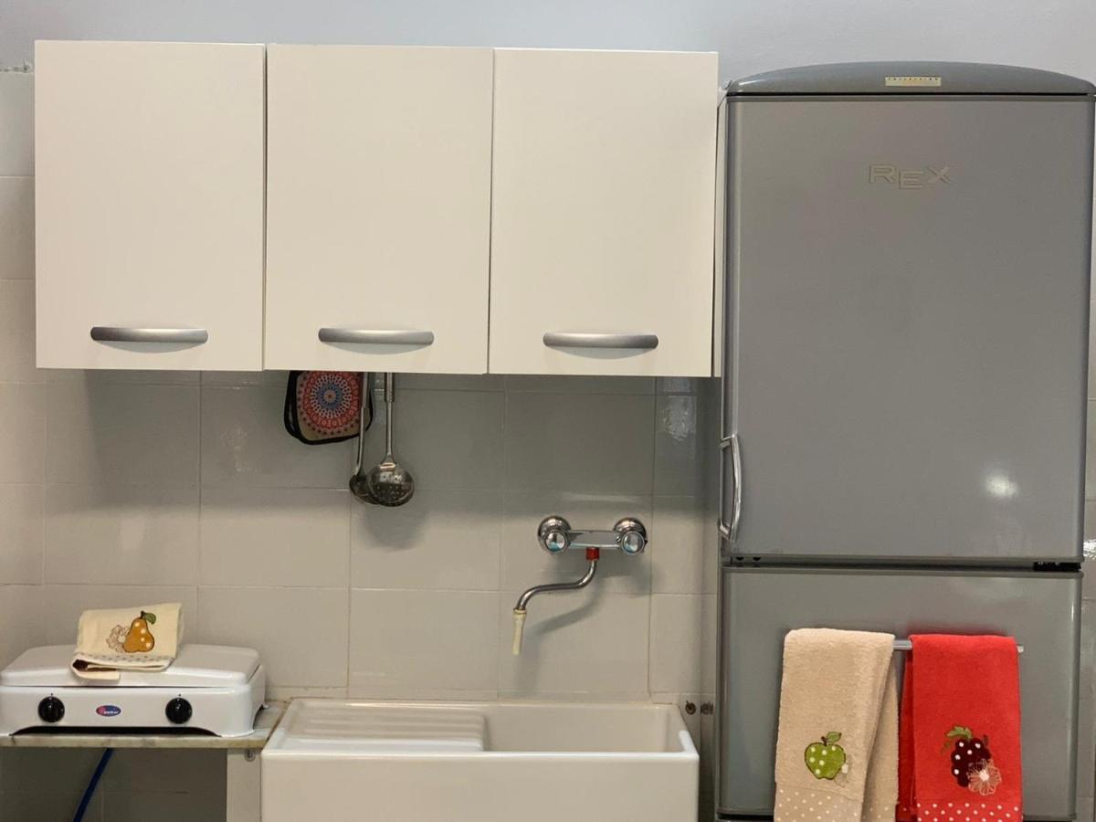 La Casetta Apartment แตร์มินิ อิเมเรเซ ภายนอก รูปภาพ