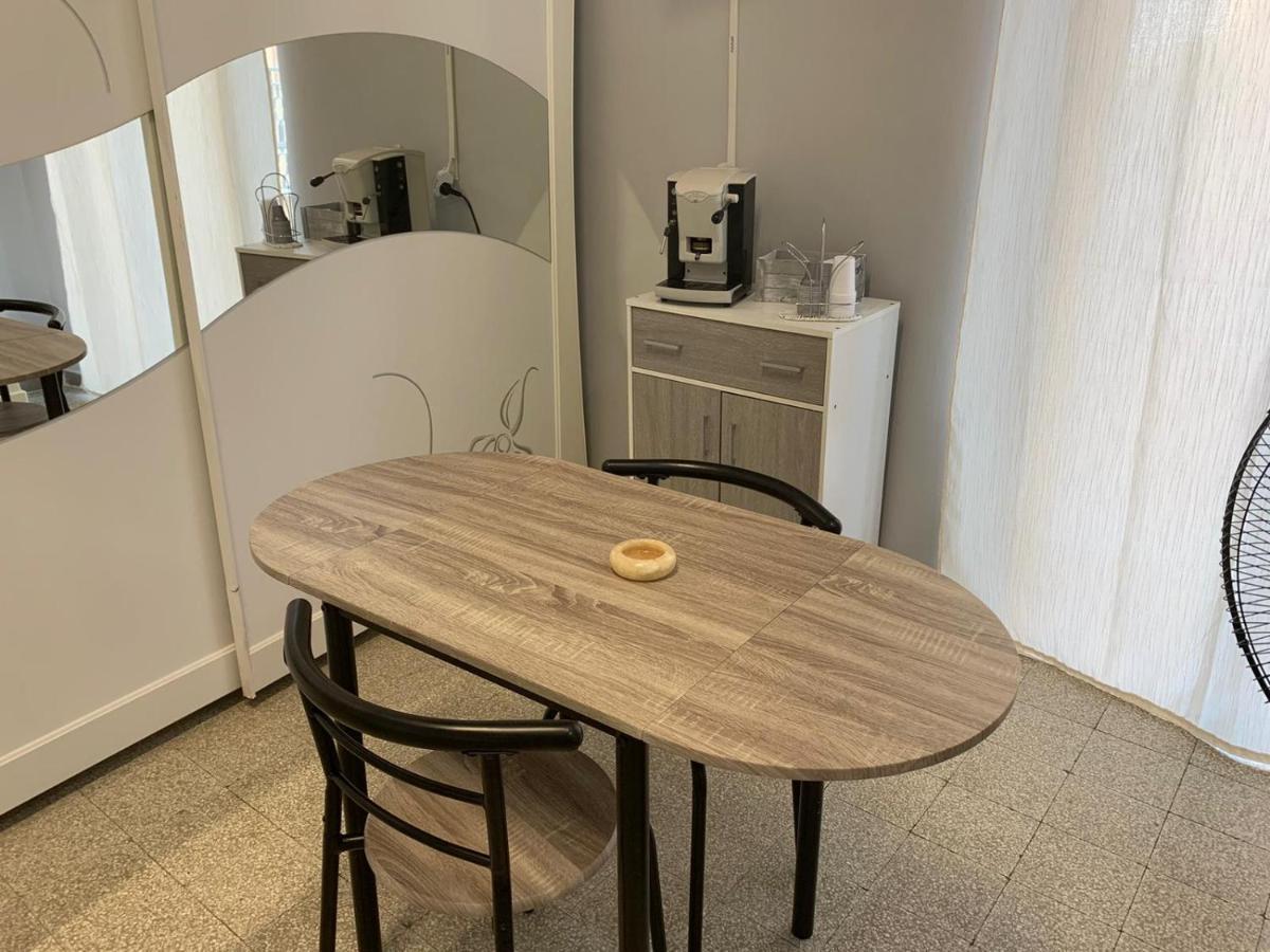 La Casetta Apartment แตร์มินิ อิเมเรเซ ภายนอก รูปภาพ