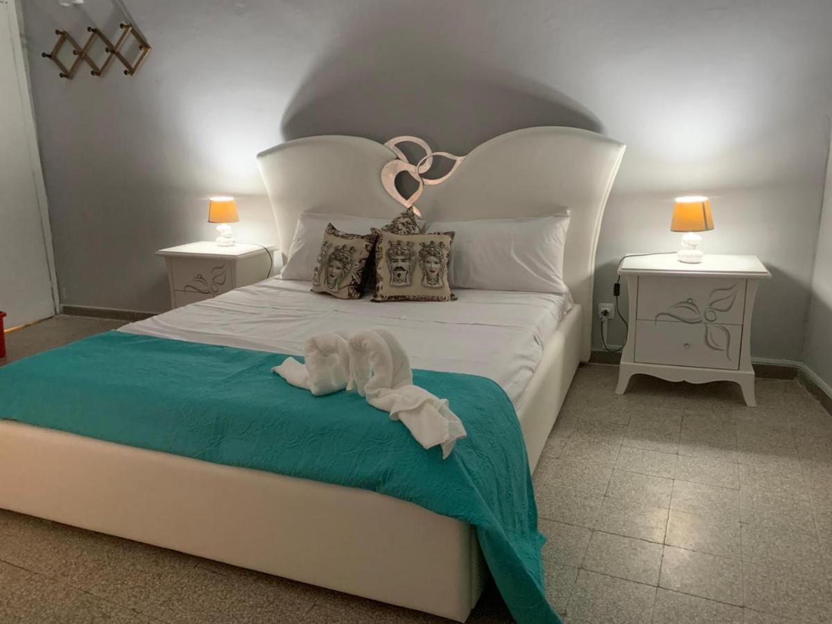 La Casetta Apartment แตร์มินิ อิเมเรเซ ภายนอก รูปภาพ