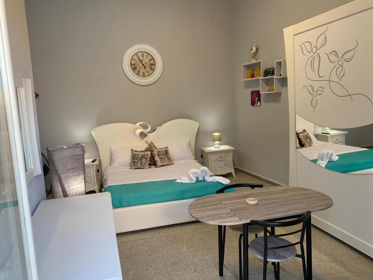 La Casetta Apartment แตร์มินิ อิเมเรเซ ภายนอก รูปภาพ