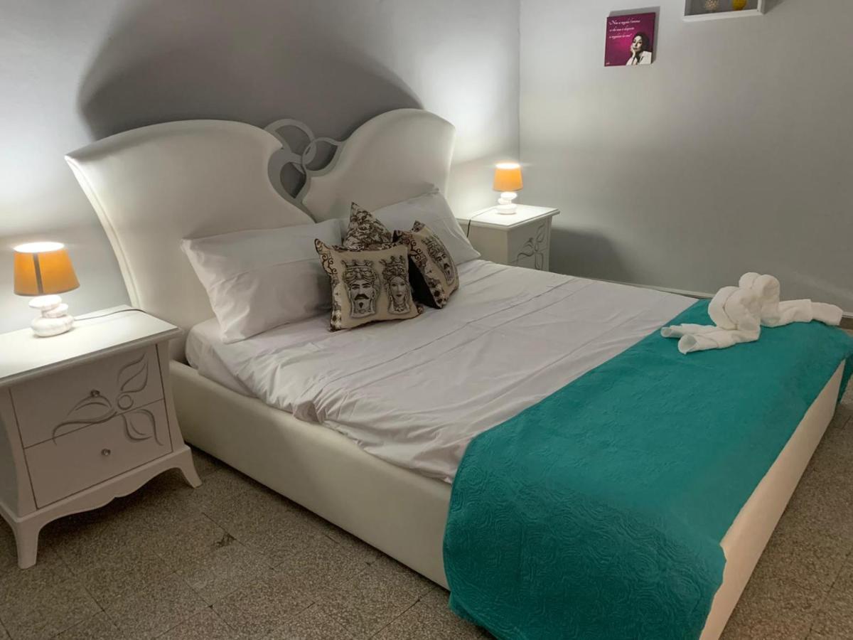 La Casetta Apartment แตร์มินิ อิเมเรเซ ภายนอก รูปภาพ